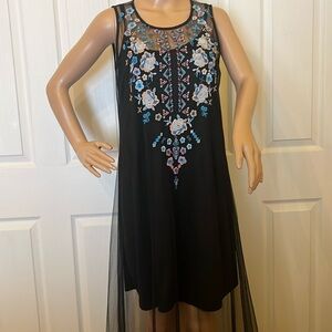 Andree by Unit  szM black2 piece slip dress w embroidery tulle overlay